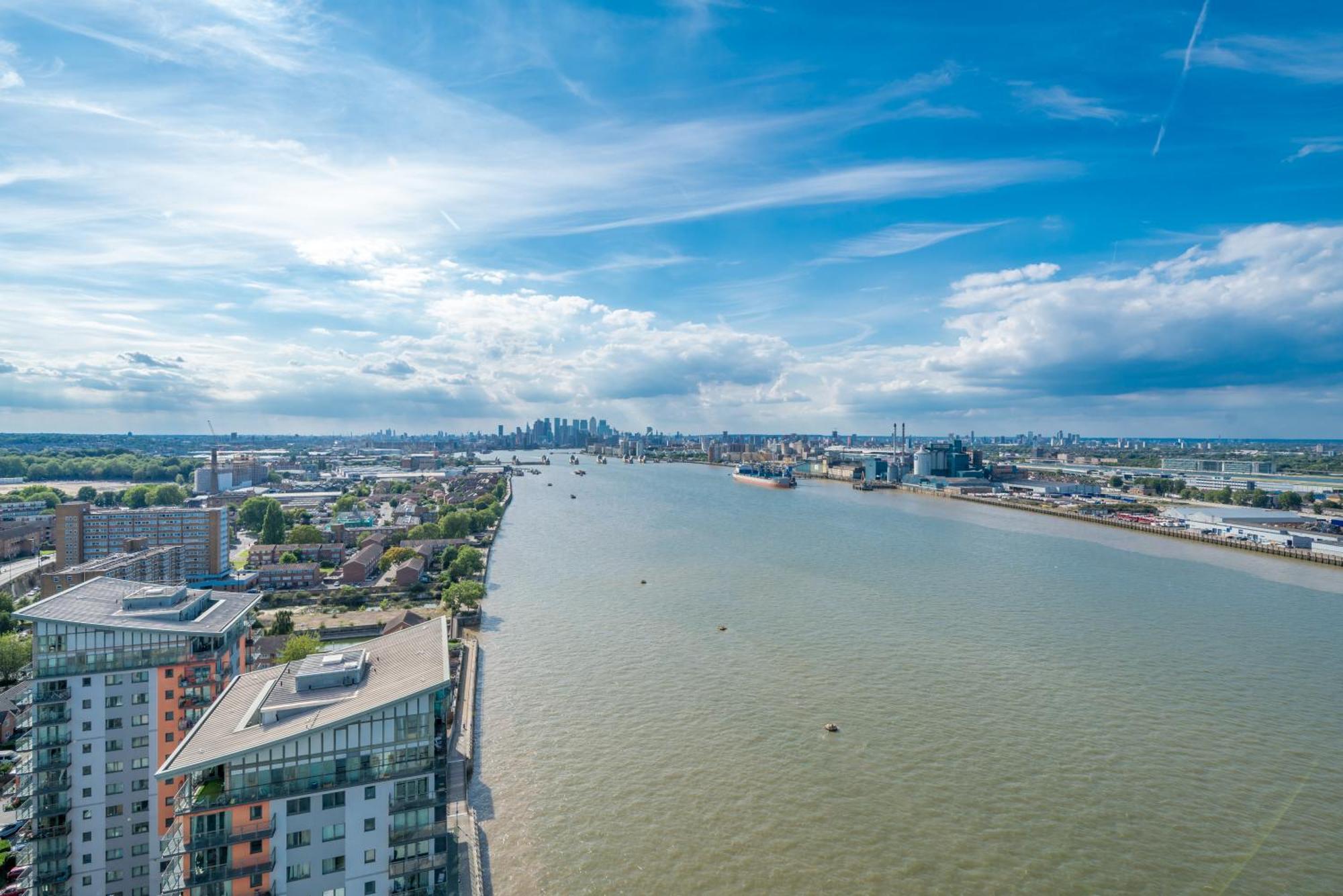 Skyvillion - London River Thames Top Floor Apartments By Woolwich Ferry, Mins To London Excel, O2 Arena , London City Airport With Parking מראה חיצוני תמונה