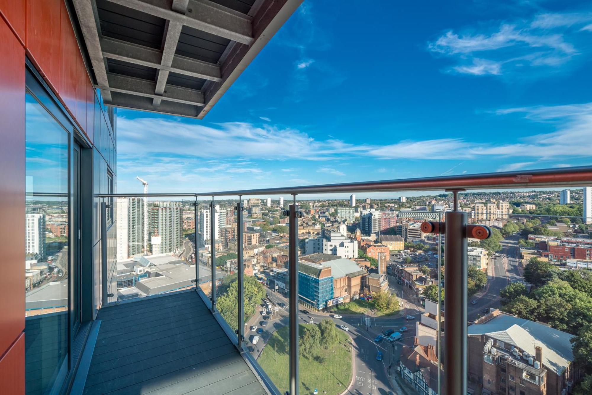 Skyvillion - London River Thames Top Floor Apartments By Woolwich Ferry, Mins To London Excel, O2 Arena , London City Airport With Parking מראה חיצוני תמונה