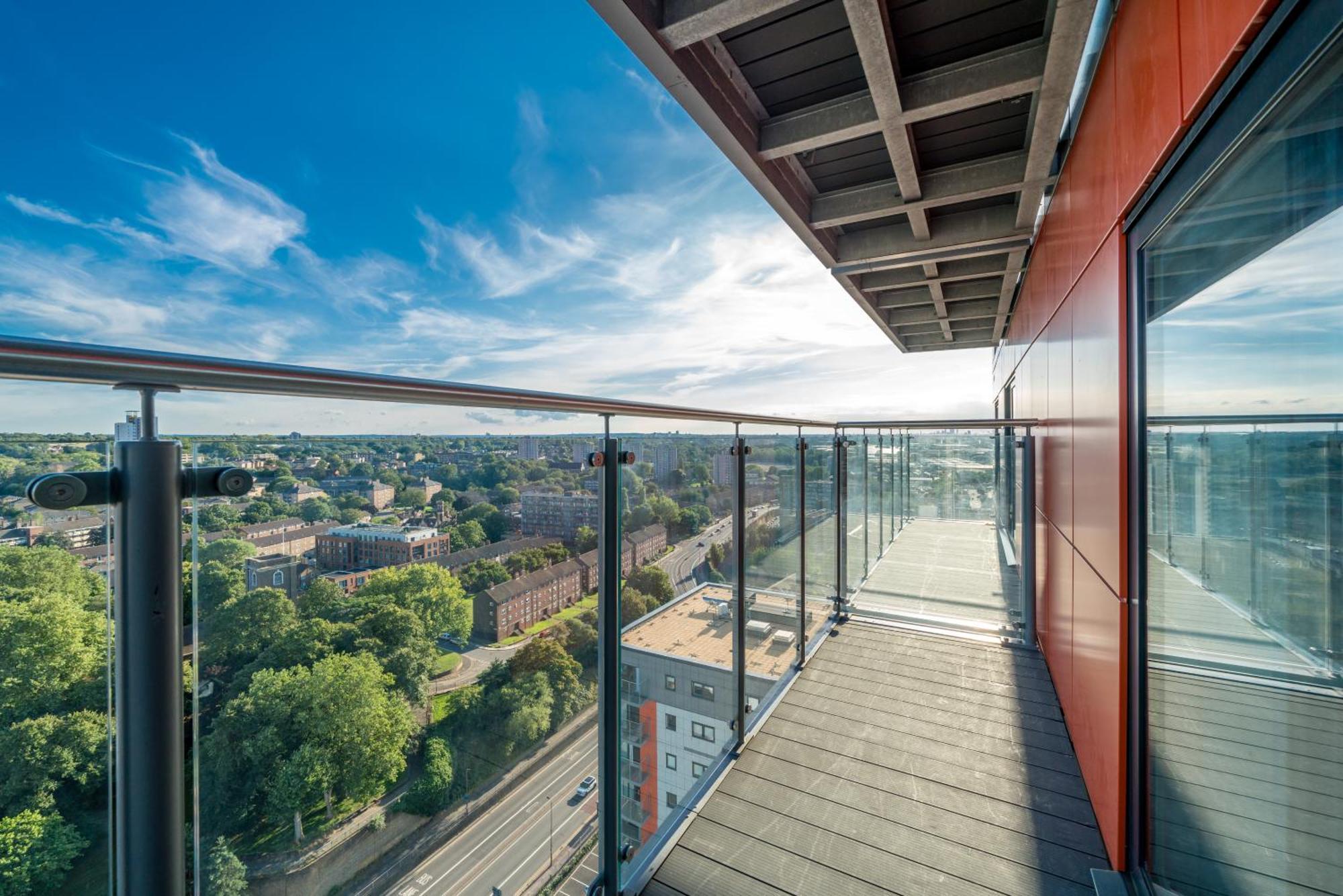 Skyvillion - London River Thames Top Floor Apartments By Woolwich Ferry, Mins To London Excel, O2 Arena , London City Airport With Parking מראה חיצוני תמונה