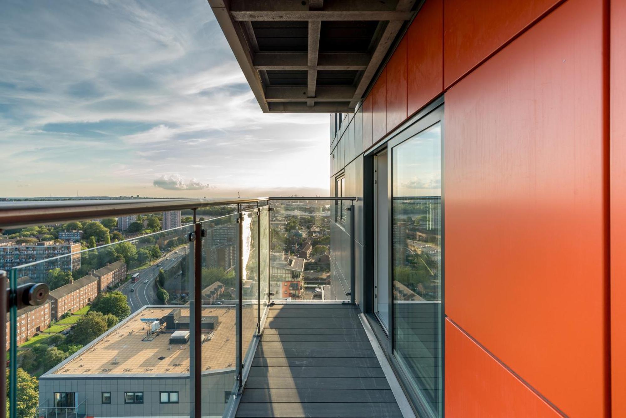 Skyvillion - London River Thames Top Floor Apartments By Woolwich Ferry, Mins To London Excel, O2 Arena , London City Airport With Parking מראה חיצוני תמונה